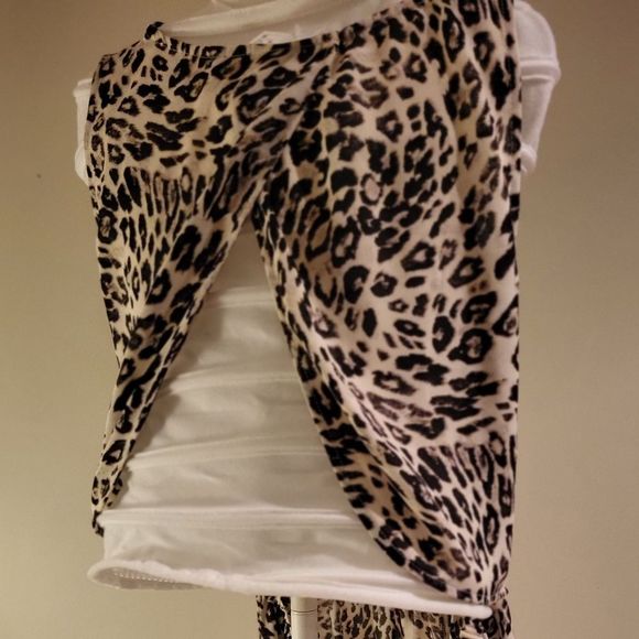 H & M 🌸NWT🌸 Leopard Print Maxi Dress  Open BACK Size 8 - Picture 7 of 12